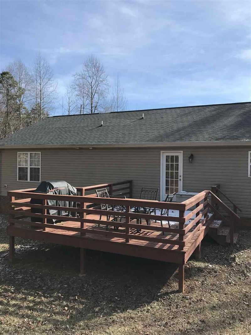 907 N Third St, Mebane, NC 27302