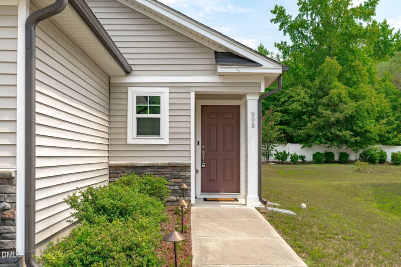 908 Bellewood Gardens Dr, Angier, NC 27501