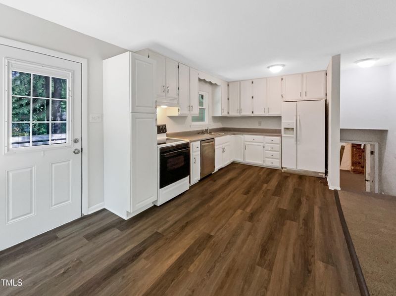 908 Castalia Dr, Cary, NC 27513