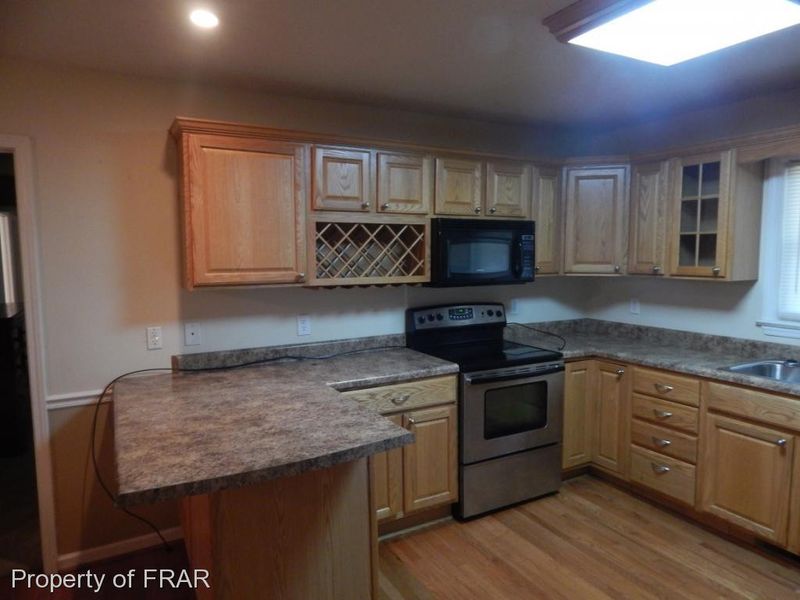 908 Clearwater Dr, Sanford, NC 27330