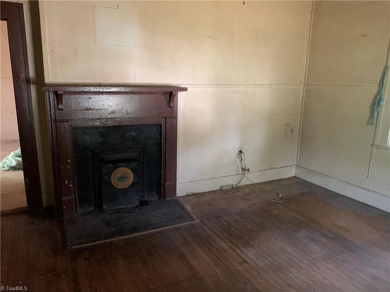 908 Durham St, Burlington, NC 27217