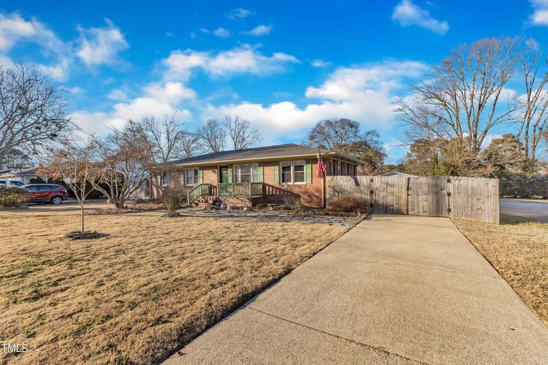 908 Forest Dr, Garner, NC 27529