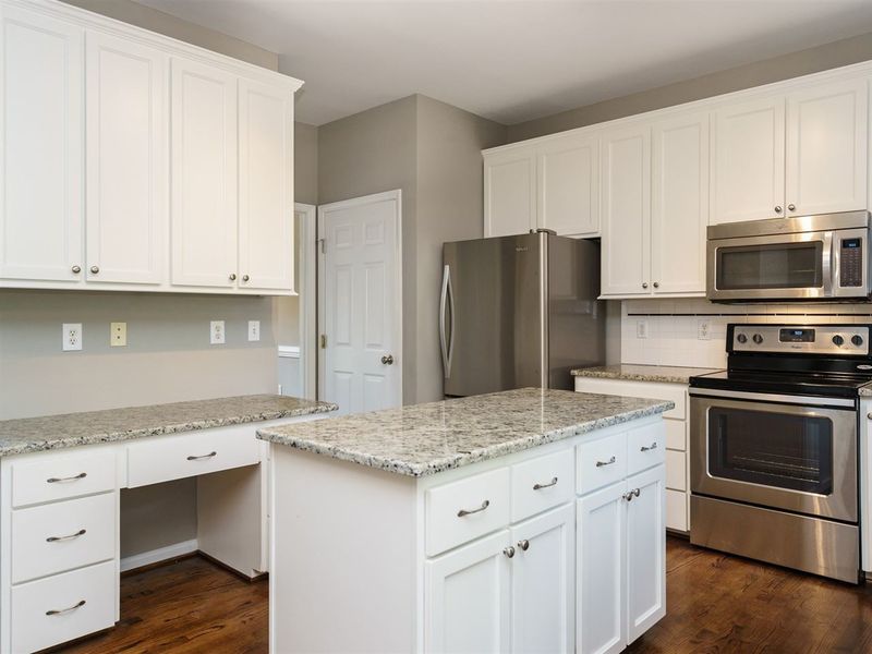 908 Haddon Hall Dr, Apex, NC 27502
