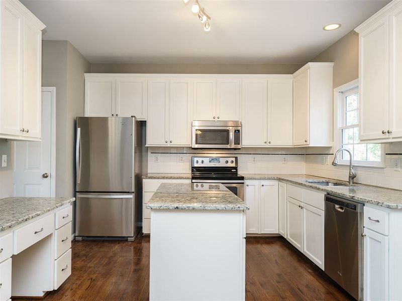 908 Haddon Hall Dr, Apex, NC 27502