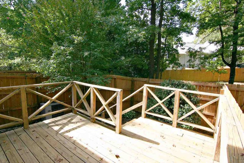 908 Hampshire Ct, Cary, NC 27511