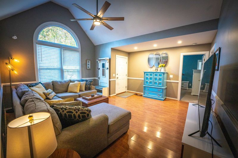 908 Jacobean Ct, Fuquay Varina, NC 27526