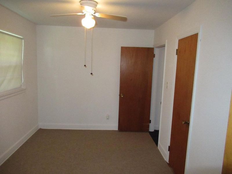 908 Morningside Dr, Burlington, NC 27217