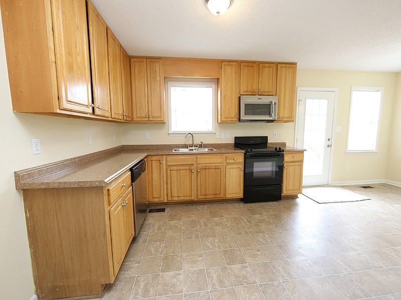 908 S Phillips Pointe Dr, Fuquay Varina, NC 27526