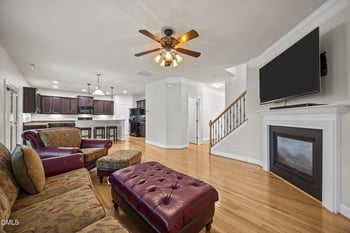 908 Pirouette Ct, Raleigh, NC 27606