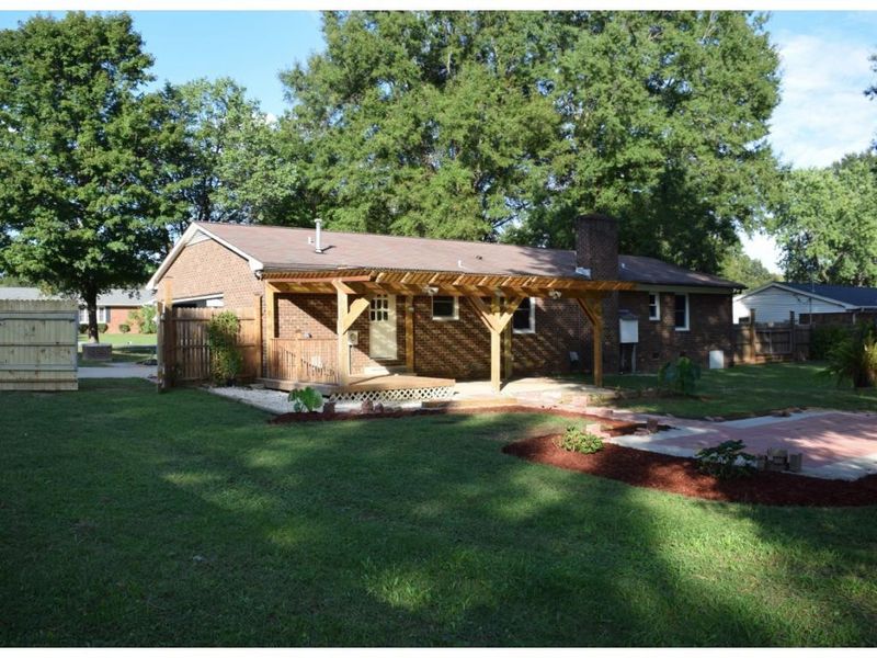 908 Porterfield Ave, Burlington, NC 27217