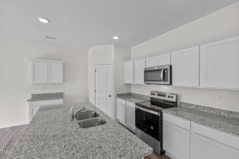 908 Rift Valley Dr, Zebulon, NC 27597