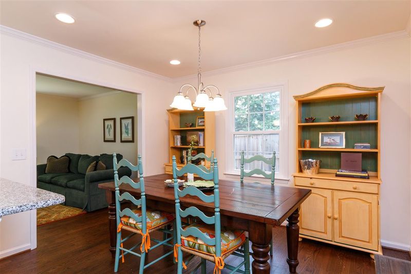 908 Thoreau Dr, Raleigh, NC 27609