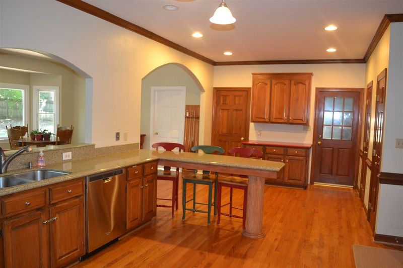 908 Vestavia Woods Dr, Raleigh, NC 27615