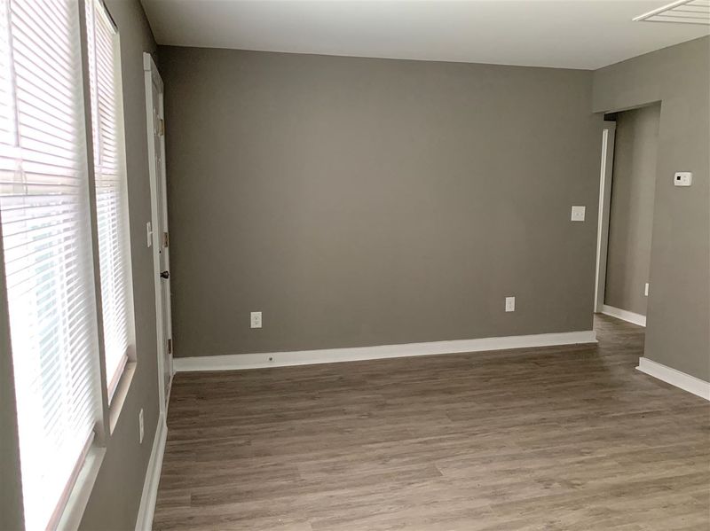 908 W Walnut St, Selma, NC 27576
