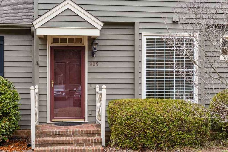 909 Albany Ct, Raleigh, NC 27615