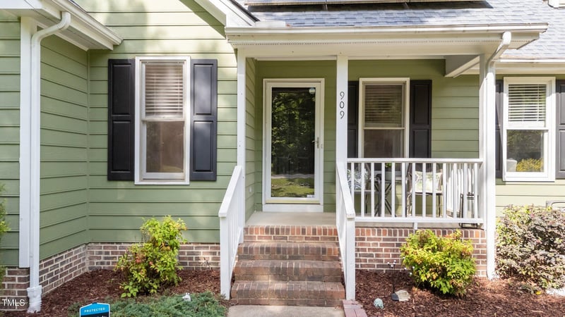 909 Alderleaf Dr, Fuquay Varina, NC 27526