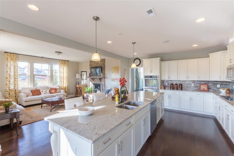 909 Avalon Dr, Mebane, NC 27302