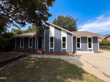 909 Axis Cir, Hope Mills, NC 28348
