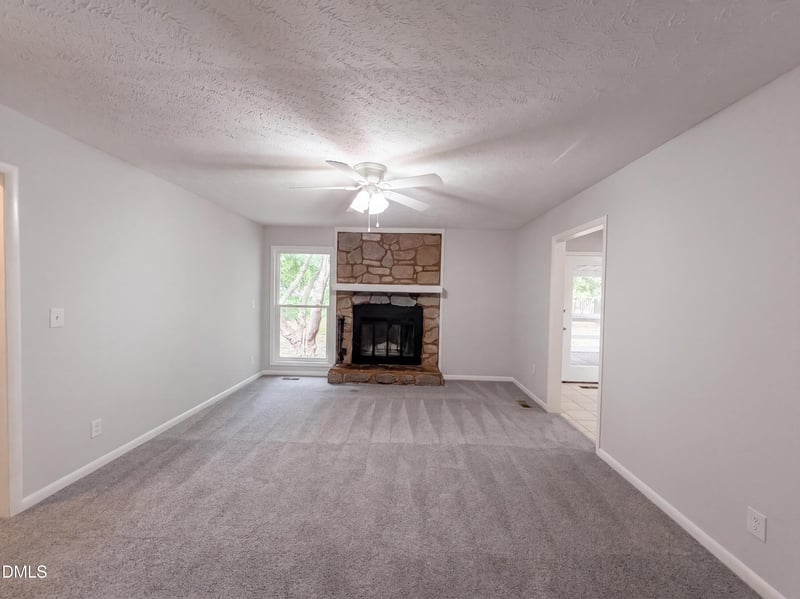 909 Axis Cir, Hope Mills, NC 28348