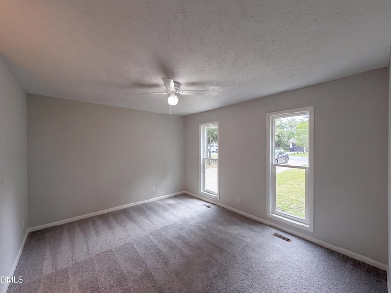 909 Axis Cir, Hope Mills, NC 28348
