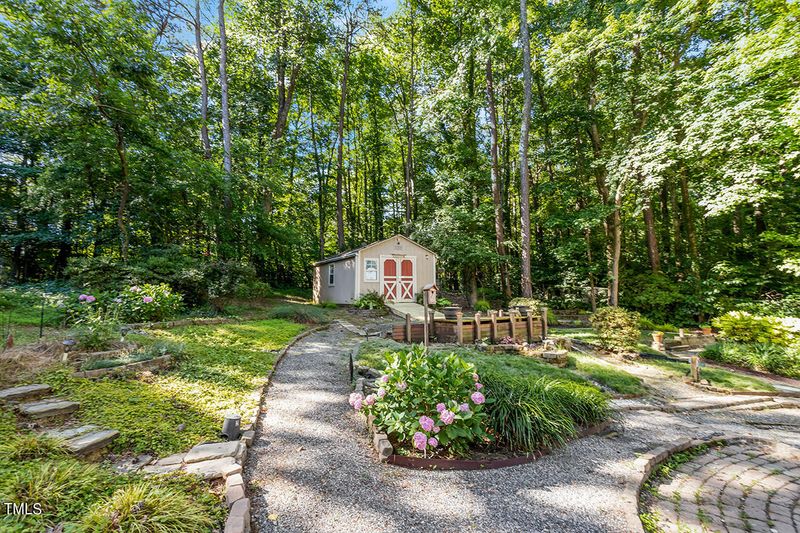 909 Brookgreen Dr, Cary, NC 27511