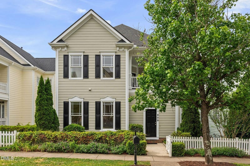 909 Carpenter Town Ln, Cary, NC 27519