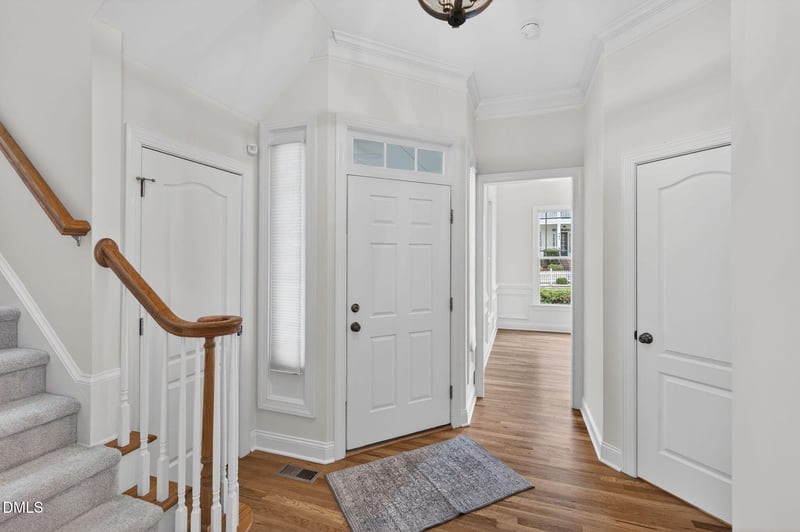 909 Carpenter Town Ln, Cary, NC 27519