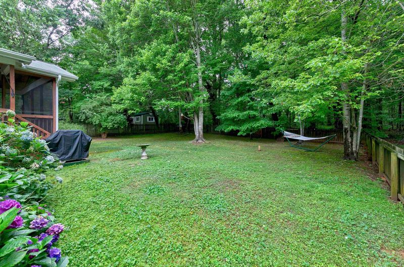 909 Cedar Downs Dr, Raleigh, NC 27607