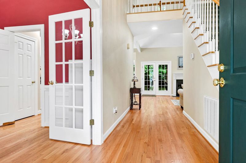 909 Cedar Downs Dr, Raleigh, NC 27607