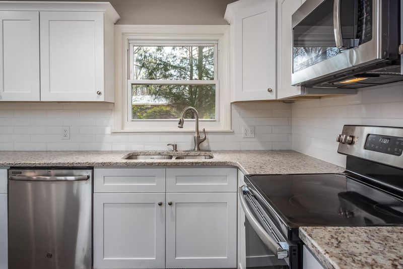 909 Cindy St, Cary, NC 27511