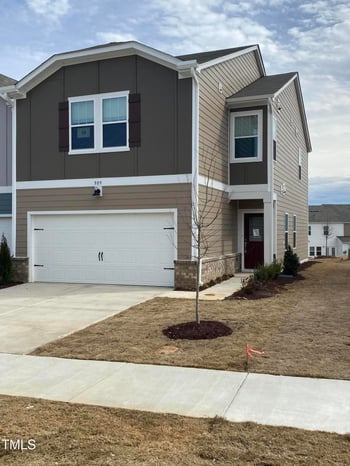 909 Clearhaven Ln, Fuquay Varina, NC 27526