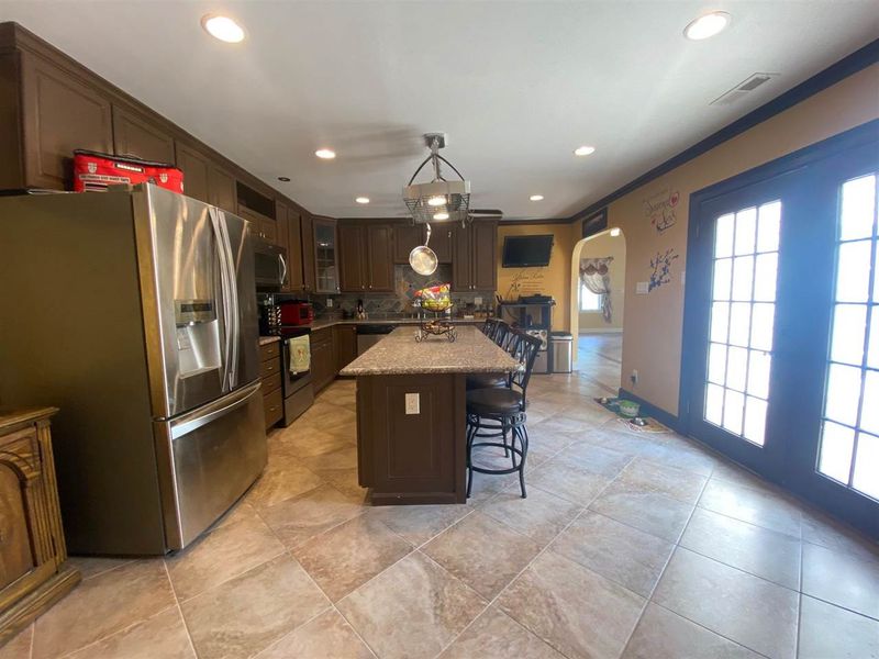 909 Dixie Dr, Selma, NC 27576