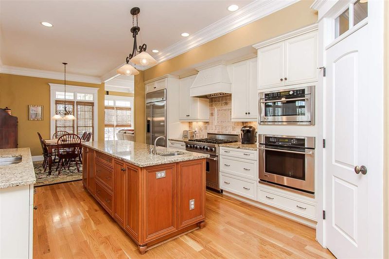 909 Dominion Hill Dr, Cary, NC 27519