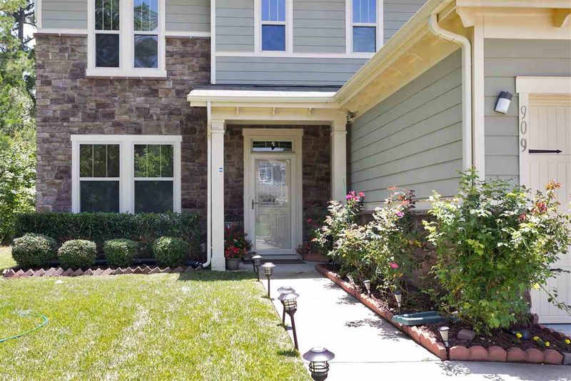 909 Downing Glen Dr, Cary, NC 27519