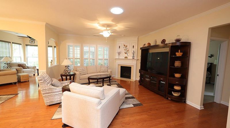 909 Footbridge Pl, Cary, NC 27519