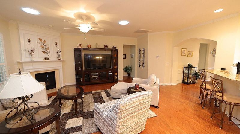 909 Footbridge Pl, Cary, NC 27519