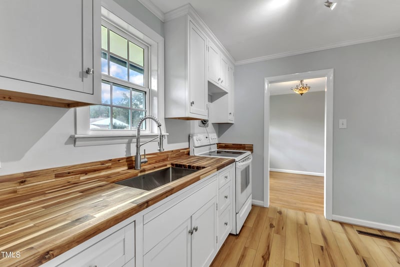 909 Forest Dr, Garner, NC 27529
