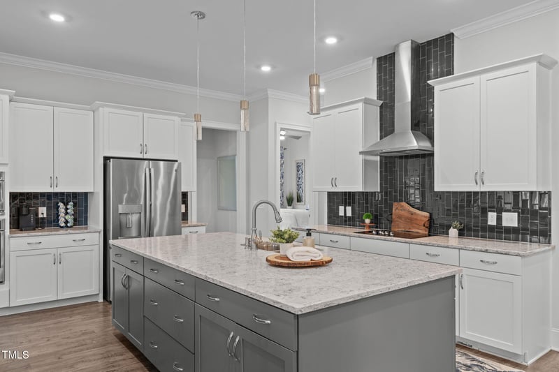 909 Green Oaks Pw, Holly Springs, NC 27540