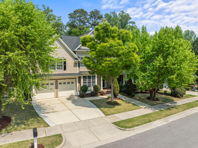 909 Grogans Mill Dr, Cary, NC 27519
