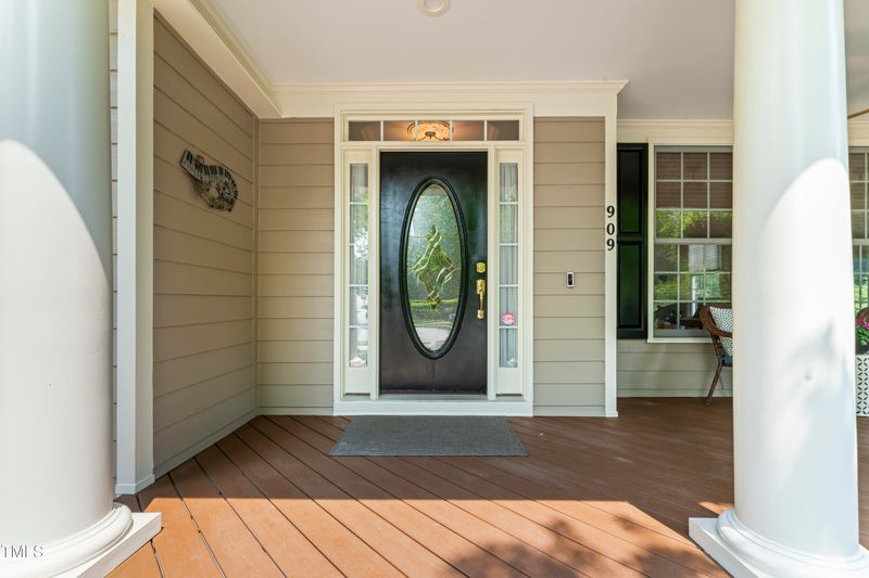 909 Grogans Mill Dr, Cary, NC 27519
