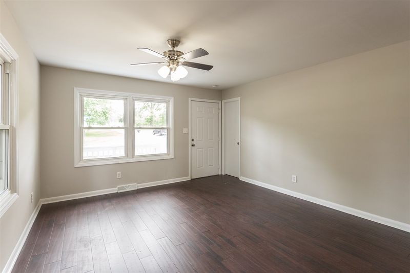 909 Grovemont Rd, Raleigh, NC 27603
