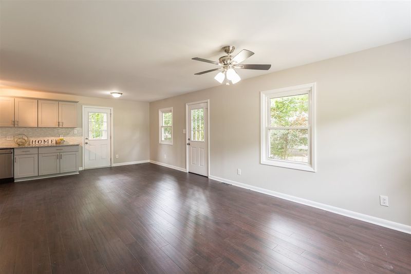 909 Grovemont Rd, Raleigh, NC 27603