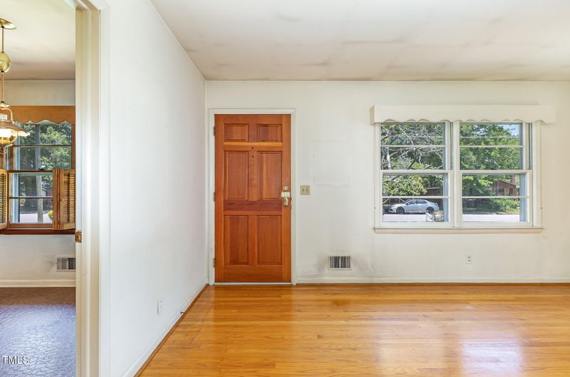 909 E Horne St, Clayton, NC 27520
