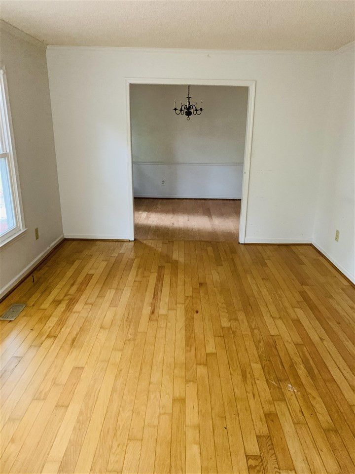 909 Limerick Ln, Durham, NC 27713