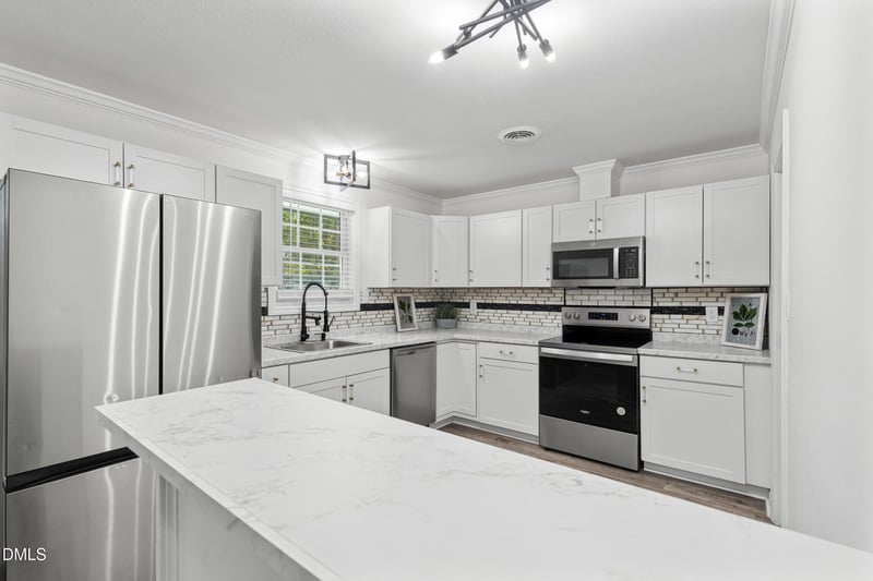 909 Montclair Rd, Fayetteville, NC 28314