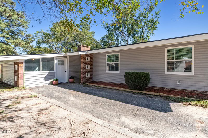 909 Montclair Rd, Fayetteville, NC 28314