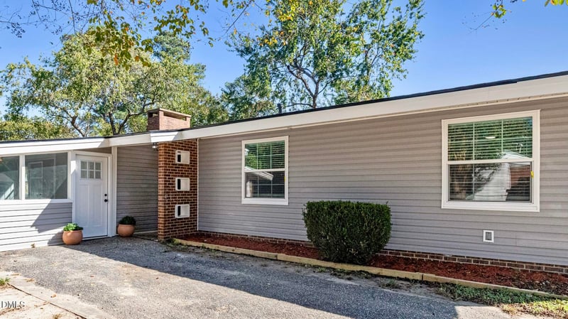 909 Montclair Rd, Fayetteville, NC 28314