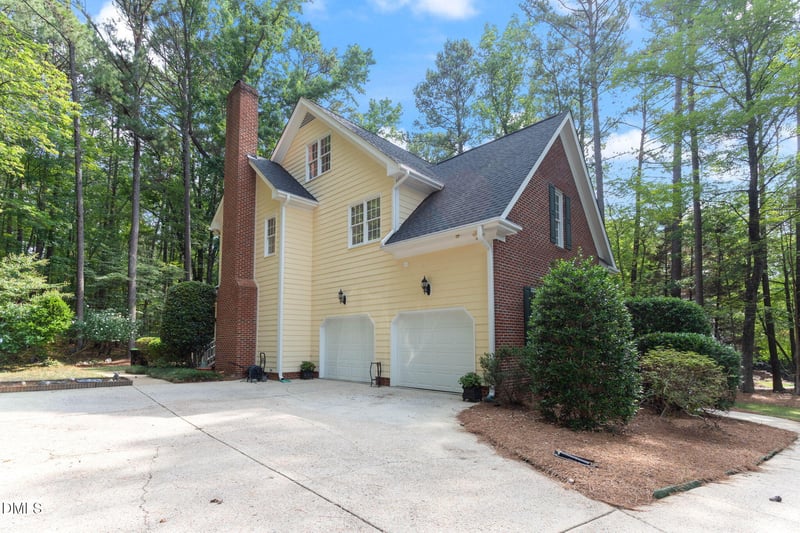 909 Oak Creek Rd, Raleigh, NC 27615