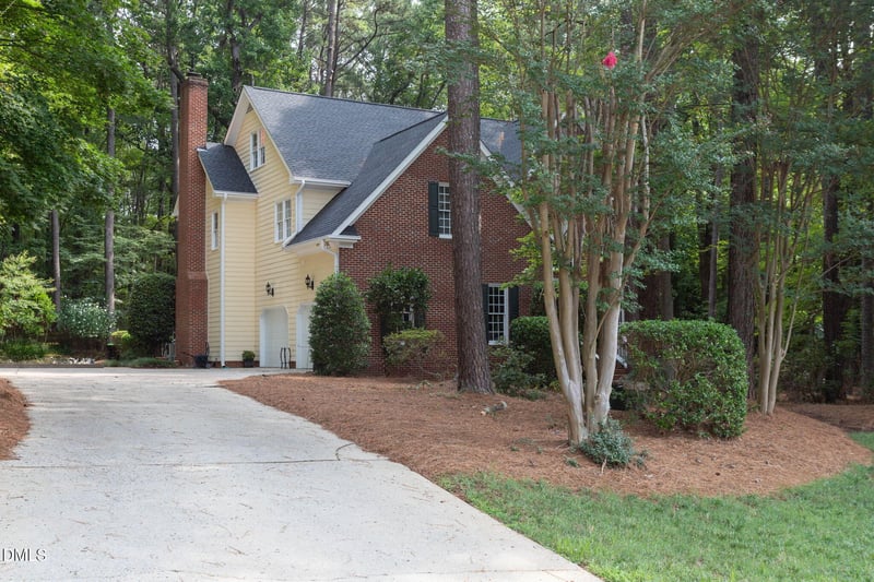 909 Oak Creek Rd, Raleigh, NC 27615