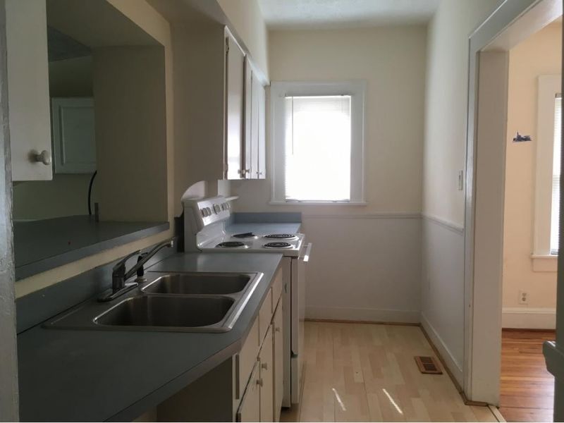 909 Rainey St, Burlington, NC 27217